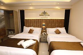 Horizon Pyramids view inn
