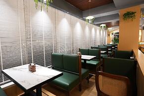 Hotel Golden Nest - Thane
