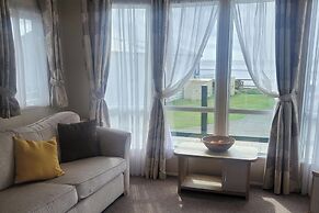 Beachside Lodge - Sleeps 6 - Pets ok - Plus Parking
