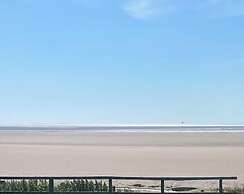 Beachside Lodge - Sleeps 6 - Pets ok - Plus Parking