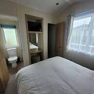 Beachside Lodge - Sleeps 6 - Pets ok - Plus Parking