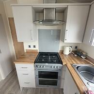 Beachside Lodge - Sleeps 6 - Pets ok - Plus Parking