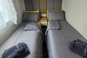 Beachside Lodge - Sleeps 6 - Pets ok - Plus Parking