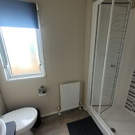 Beachside Lodge - Sleeps 6 - Pets ok - Plus Parking