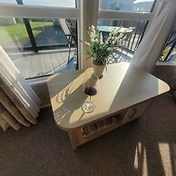 Beachside Lodge - Sleeps 6 - Pets ok - Plus Parking