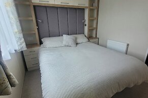 Beachside Lodge - Sleeps 6 - Pets ok - Plus Parking