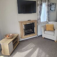Beachside Lodge - Sleeps 6 - Pets ok - Plus Parking