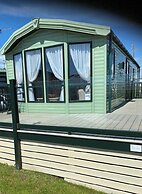 Beachside Lodge - Sleeps 6 - Pets ok - Plus Parking