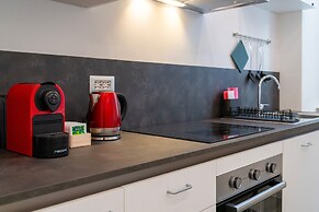 Modern Apartment at Via Carloni by Wonderful Italy