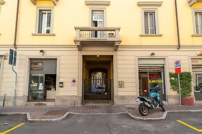 Modern Apartment at Via Carloni by Wonderful Italy
