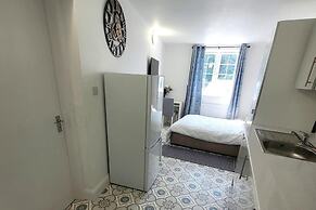 Tranquil Studio Retreat With Free Parking