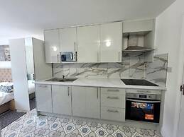 Tranquil Studio Retreat With Free Parking