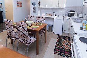 Classic Koukaki Living 2 Bd with Balcony