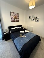 Cozy Bracknell Apartment With Modern Amenities