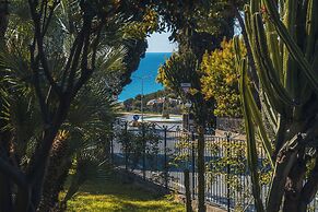 Lemon Apartment with Garden and Sea View