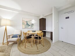 FIRST LIGHT MOOLOOLABA APT 804