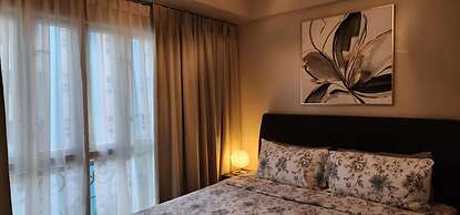 1 Bed Apartment - Sleeps 7 - Pool & Wifi