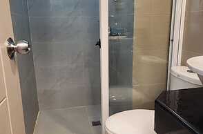 1 Bed Apartment - Sleeps 7 - Pool & Wifi