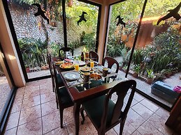 Mi Casa Su Casa