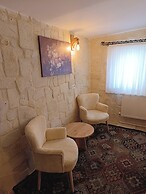 ASMA CAVE HOUSE