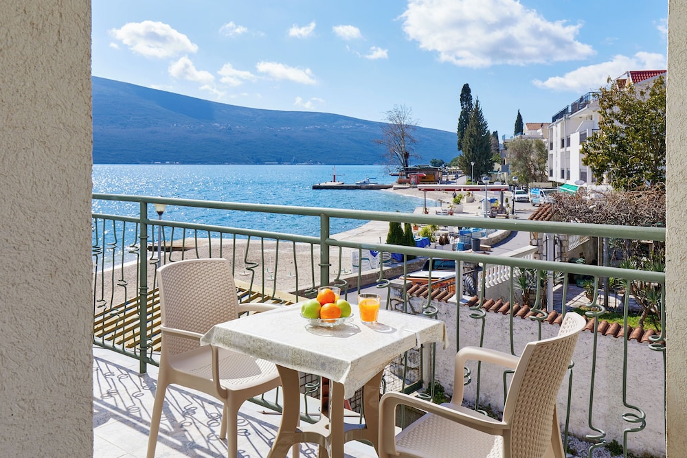 Apartments Rosić Baošići