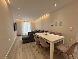 Christiano Apartments