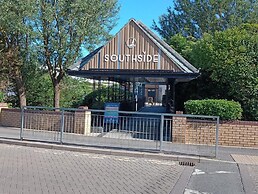 Sleeps 6, Pets Allowed & Free Parking