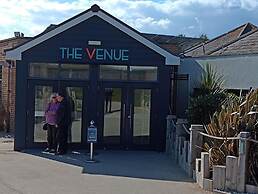 Sleeps 6, Pets Allowed & Free Parking