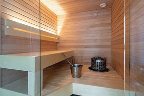 3BR Modern Loft Penthouse with Sauna & Parking
