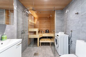 3BR Modern Loft Penthouse with Sauna & Parking