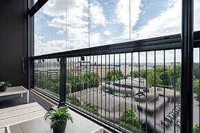 3BR Modern Loft Penthouse with Sauna & Parking
