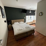 Hotel & Bar 55