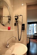 Hotel & Bar 55