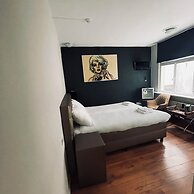 Hotel & Bar 55