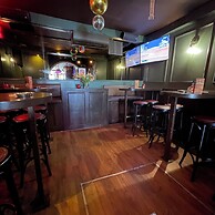 Hotel & Bar 55