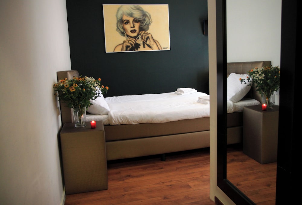 Hotel & Bar 55
