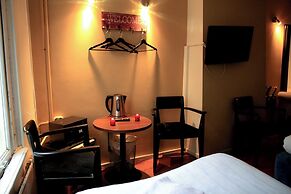 Hotel & Bar 55