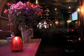 Hotel & Bar 55