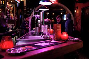 Hotel & Bar 55