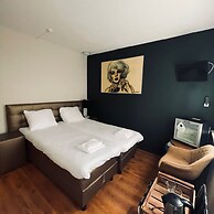 Hotel & Bar 55