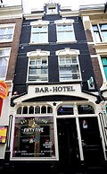 Hotel & Bar 55