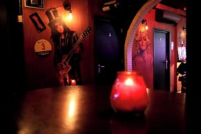 Hotel & Bar 55