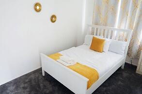 3br-sleeps5-parking-neartrainstation