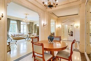 Royal Montaigne in Paris