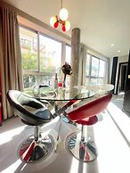 LaHola Glam Suites