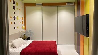 LaHola Glam Suites