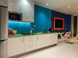 LaHola Glam Suites