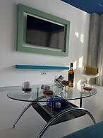 LaHola Glam Suites
