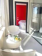 LaHola Glam Suites