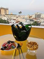 LaHola Glam Suites